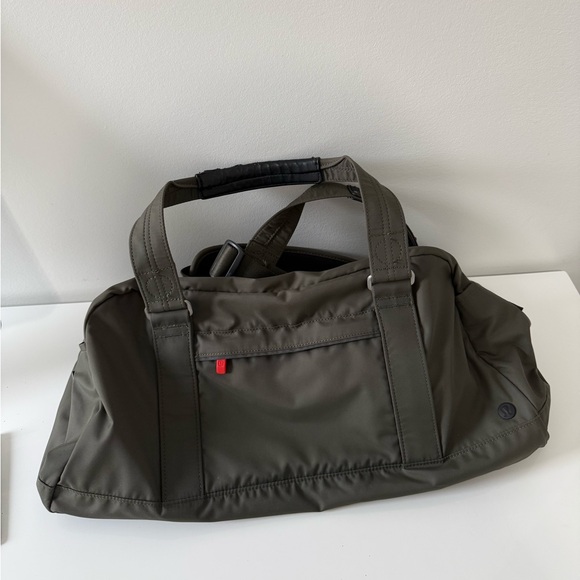 lululemon athletica Handbags - Lululemon Olive Green Duffel Gym Bag | Crossbody & Handheld Weekender Travel Bag